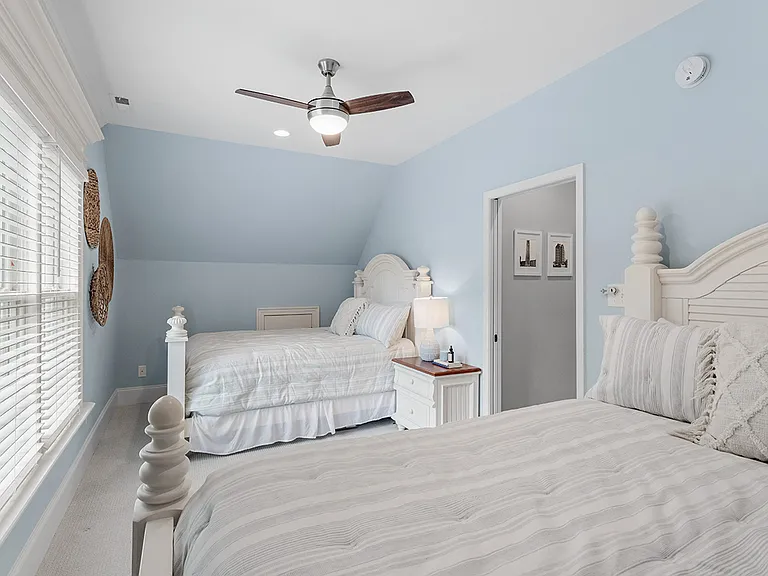 109 Grosvenor Dr — Photo 15