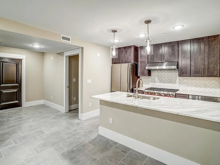 425 N Arthur Ashe Blvd #B — Photo 6