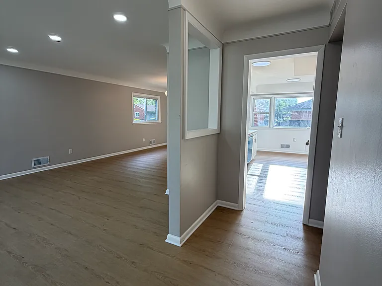 21830 Kipling Ave — Photo 3