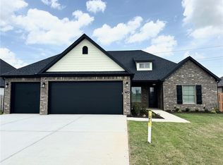 7748 Via Roma Ave, Springdale, AR 72762