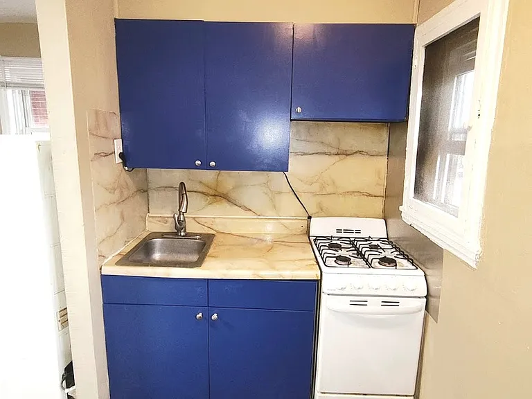 5027 Pine St #3F — Photo 2