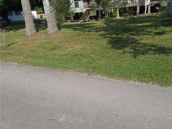 105 Hutcherson Ct, Montegut, LA 70377