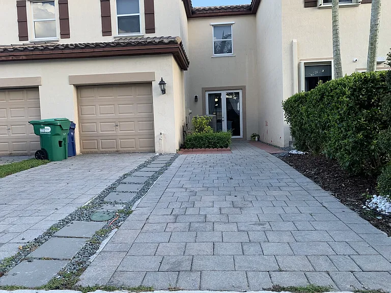SW 92nd St — Photo 19