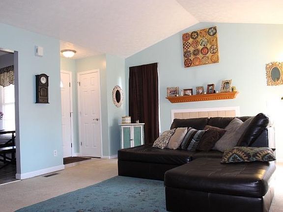 3rd image of 161 Cross Creek Ln