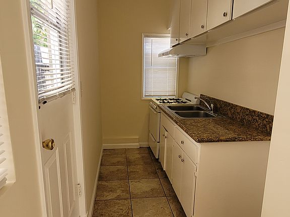 Kitchen with Oven/Stove