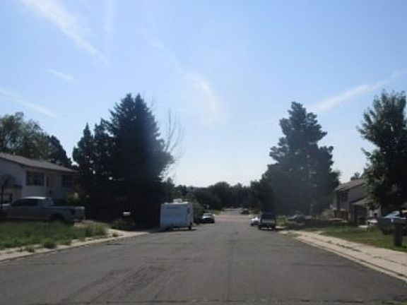Exterior Neighborhood (street photo)