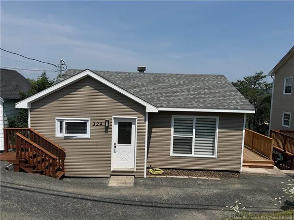 329 Victoria St, Dalhousie, NB E8C 2T7