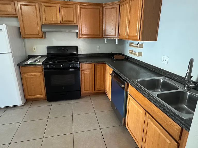 411 Cedar Ct — Photo 5