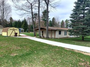 8686 Center St, Saint Helen, MI