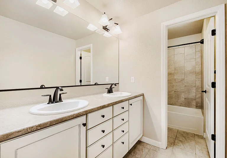 8433 Crooked Branch Ln — Photo 16