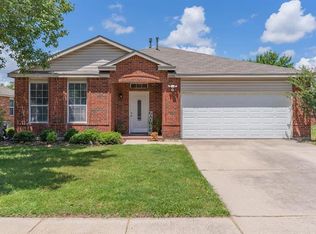 8200 Swan Park Dr, Denton, TX 76210