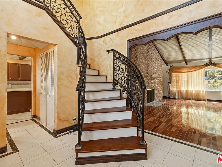 4131 Mantova Dr — Photo 40