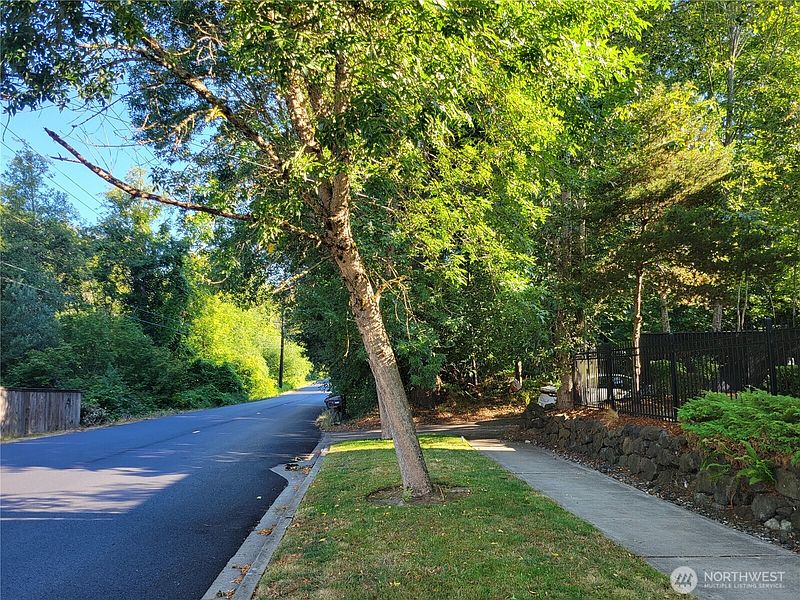 2nd image of 5012 Rural Road SW
