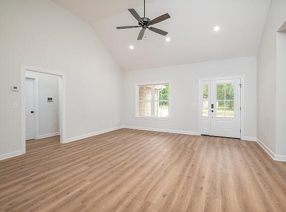 3rd image of 305 Troy Ln