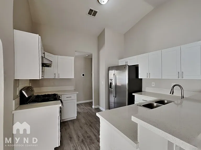 5681 Odessa Dr — Photo 4