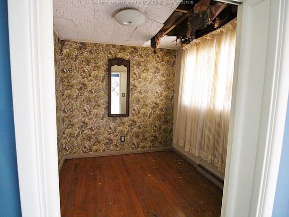 3rd image of 303 Marion Cir