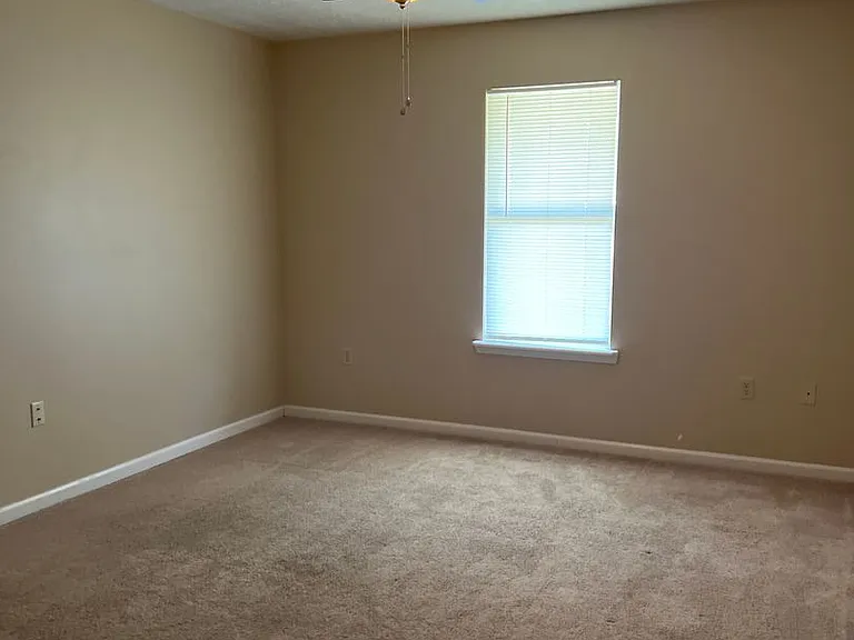 110 Maverick St — Photo 12