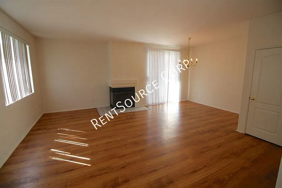 3 Bedroom Townhome For Rent in Canyon Park Carriage! — Photo 2