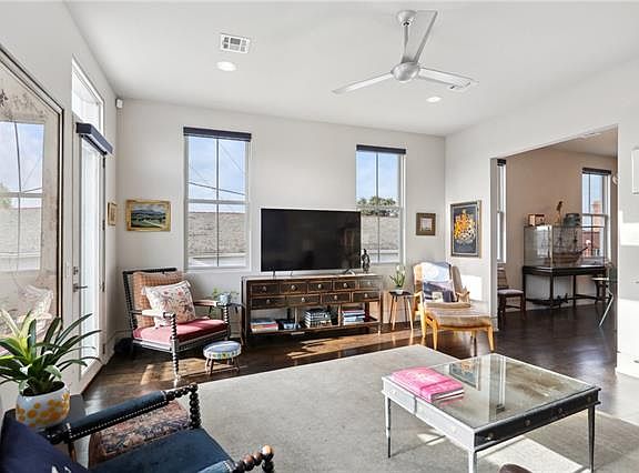 4th image of 639 Philip St Unit 639