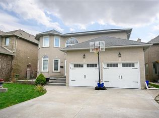 27 Promenade Dr, Hamilton, ON L8J2T3