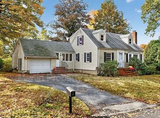 37 Pine St, Bedford, MA 01730