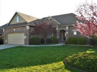 5496 S Pinehurst Ave, Springfield, MO 65810