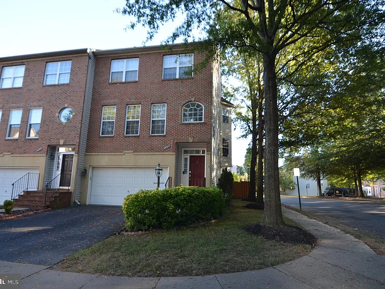 2946 Saxon Flowers Dr — Photo 2