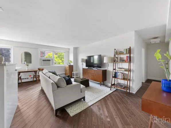 195 Adams Street 6E image 3 of 18
