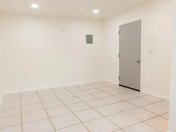 2460 L St #2, San Diego, CA 92102