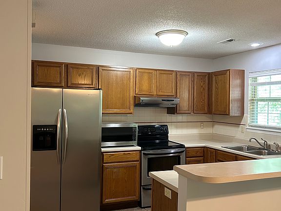 3rd image of 3537 Churchill Dr