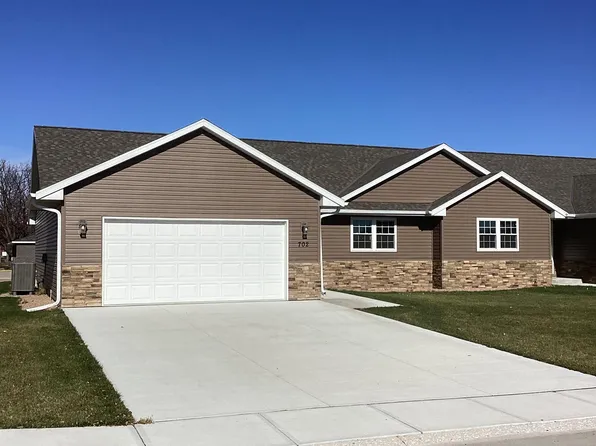 702 E 19th St, Cozad, NE 69130