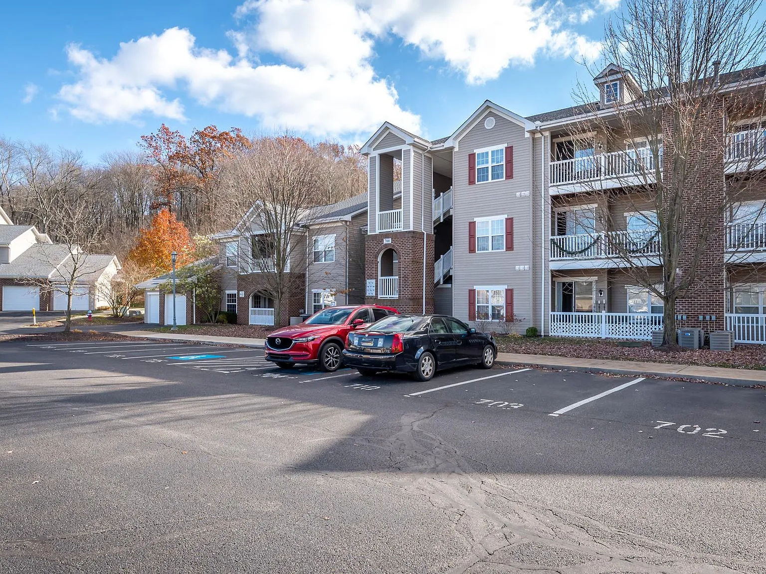 3 bed, 1343 sqft, $2,050 — Photo 1