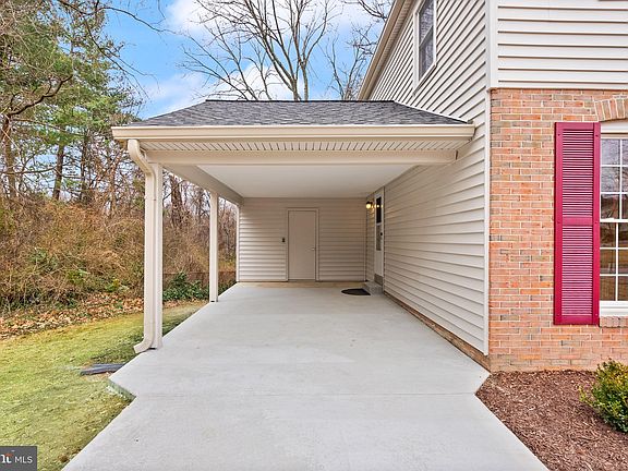 5th image of 6934 Stoneybrooke Ln