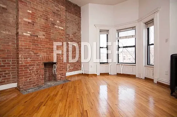 Rented by EXR | media 9