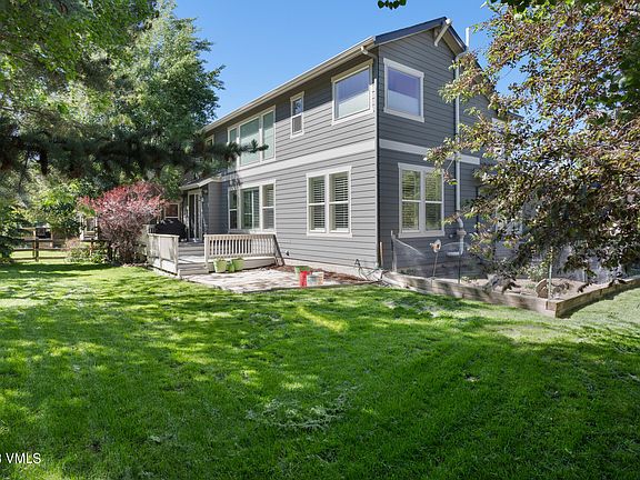 3rd image of 34 Greenhorn Ave