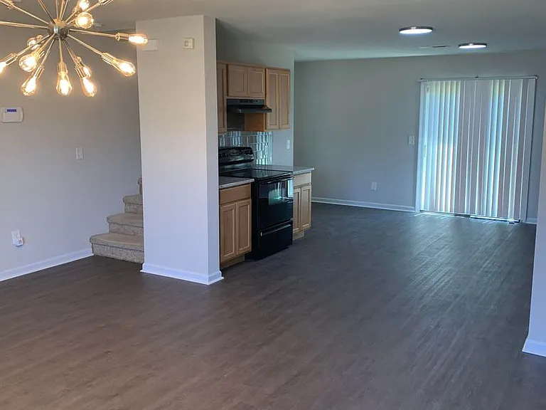 148 Whitestone Dr NE — Photo 5