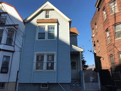 61 Hudson St, Newark, NJ, 07103