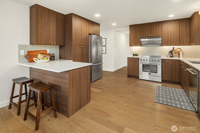 4th image of 4331 NE 57th Street