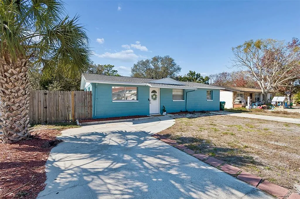 Photo 2 of 27 - 13264 120th Ln N - Largo, FL Building Photo - 13264 120th Ln N