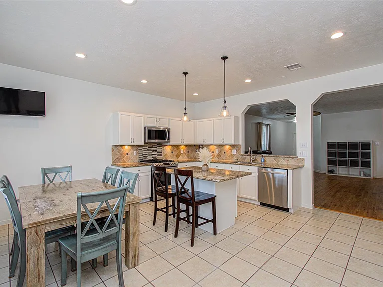 24135 Pinecreek Point — Photo 12