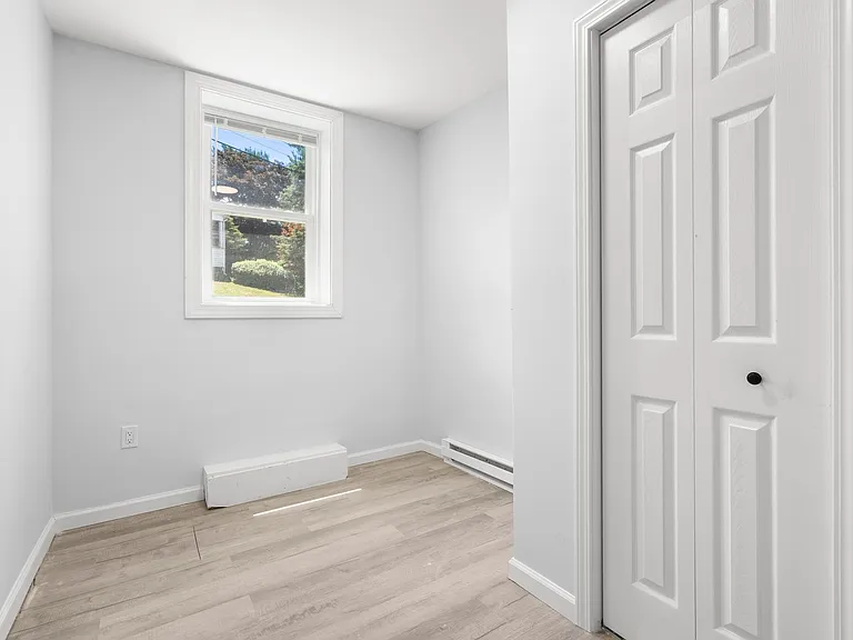 146 Hobart St #B — Photo 20