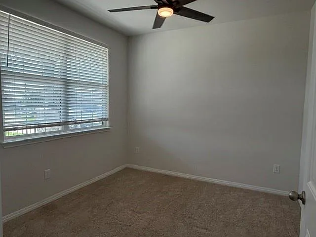 101 Lbj Ln — Photo 15