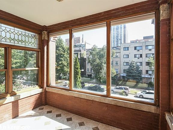 5th image of 5838 N Kenmore Ave #921