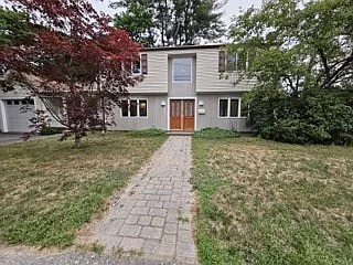 633 Saw Mill Brook Pkwy #1