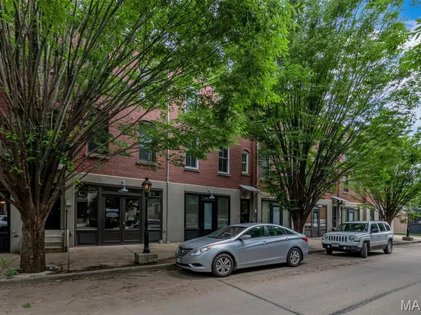 3217 Domain St, Saint Charles, MO 63301