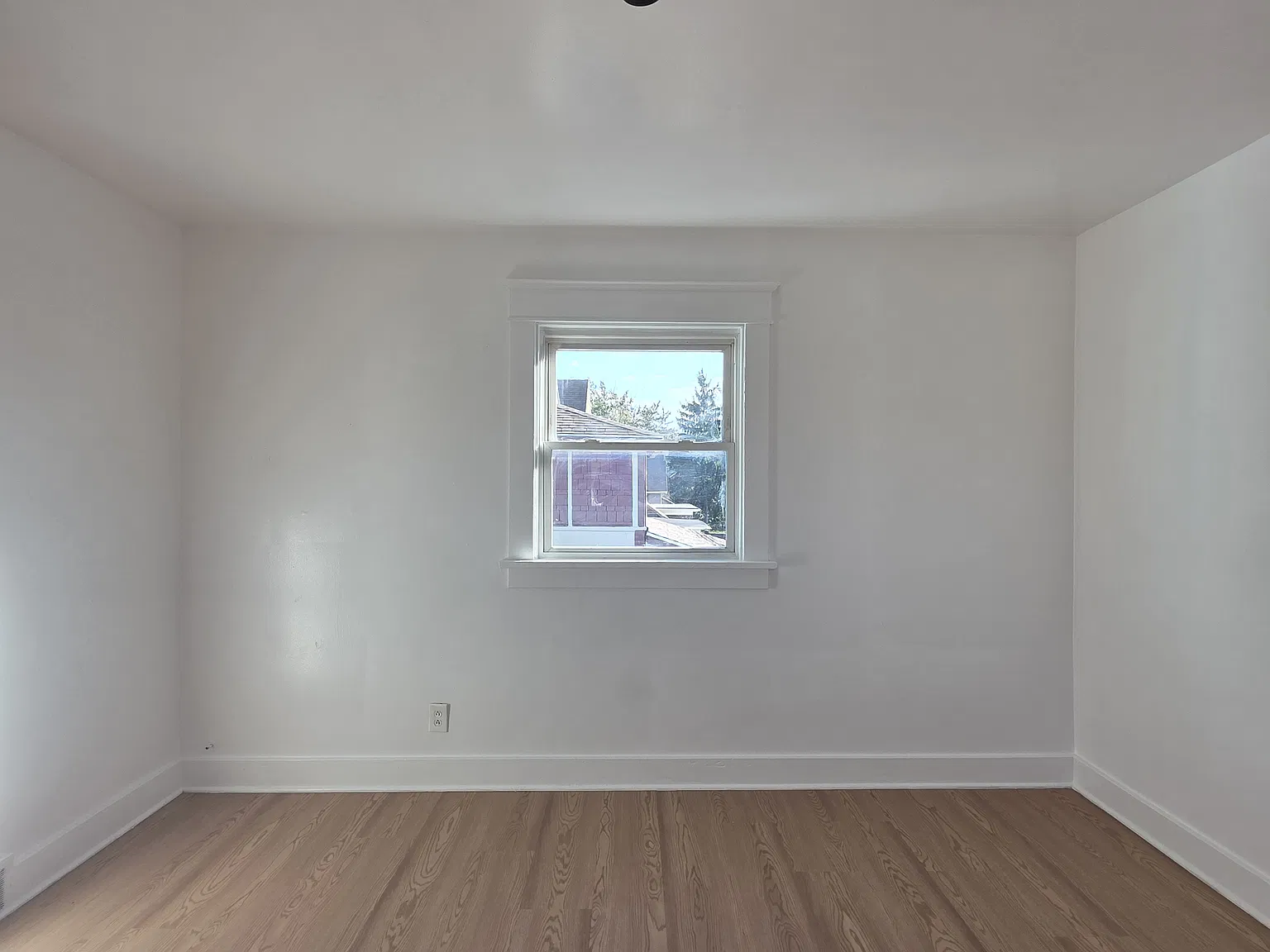 3 bed, 1000 sqft, $800 — Photo 2