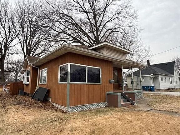 3rd image of 2515 Amelia St