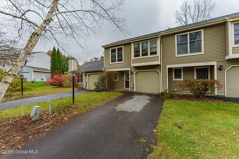 3rd image of 8 Cromwell Drive