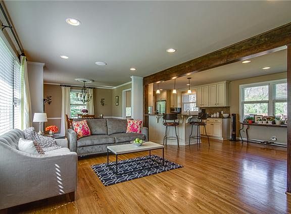 3rd image of 808 Clematis Dr