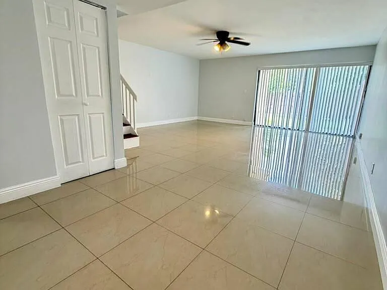 7745 Balboa St — Photo 3